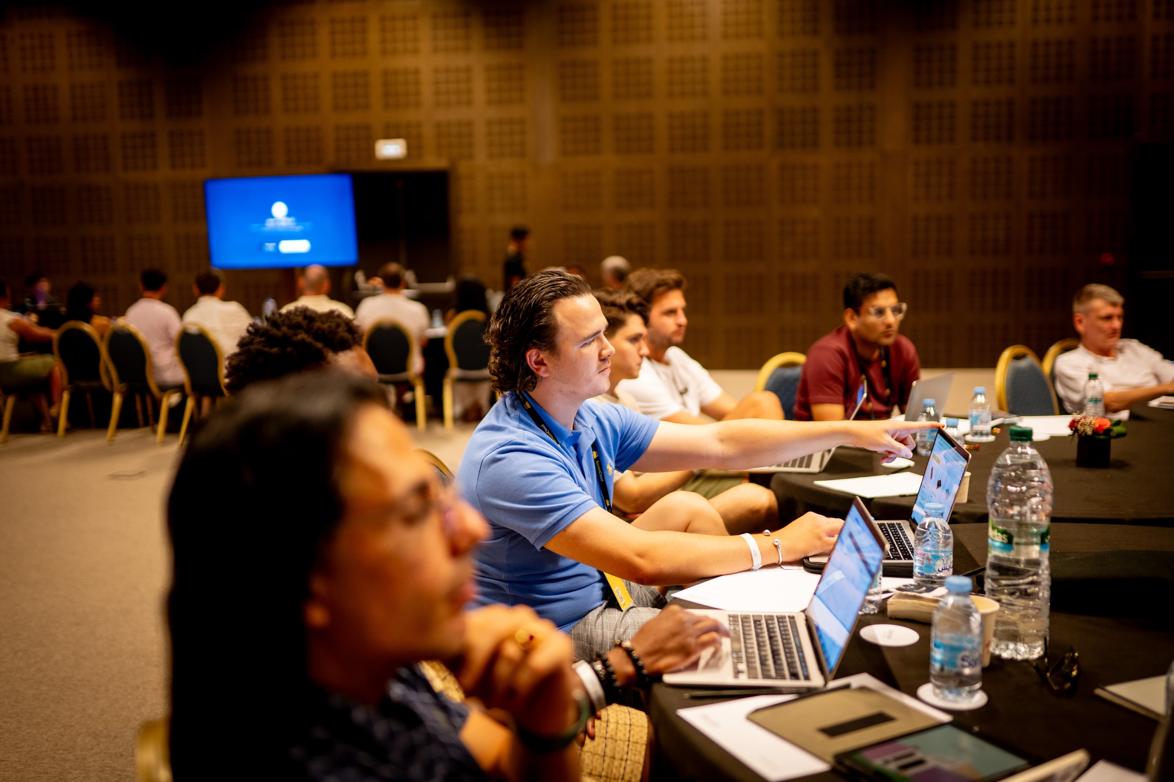 ScreenCloud leadership workshop - focused team collaboration